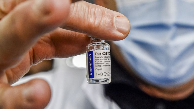 Coronavirus : peut-on faire confiance aux vaccins russe et chinois ? Oui, si&