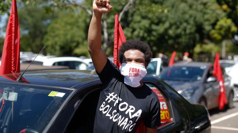 Brésil: des milliers de manifestants contre la gestion de la pandémie par Bolsonaro