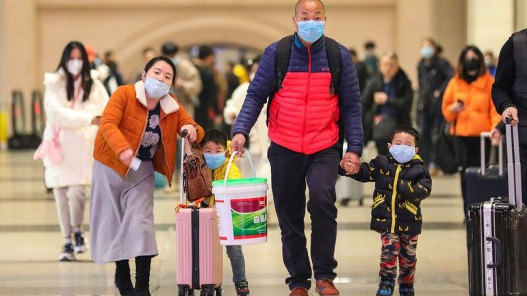 Virus en Chine: le bilan s'alourdit à 9 morts, le risque de mutation inquiète