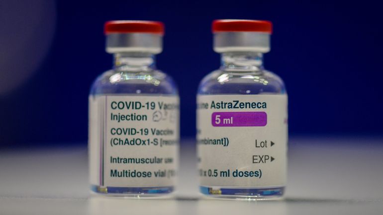 Candidat vaccin d'AstraZeneca : faut-il privilégier des vaccins plus efficaces pour les plus de 65 ans ?