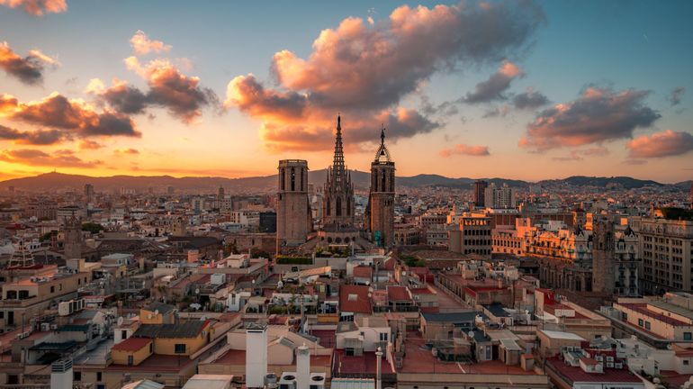 Voyages à l'étranger : la Catalogne et l'Aragon deviennent zones oranges pour le SPF Affaires étrangères