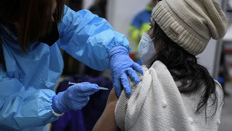 Vaccination en Espagne : le pays commence à administrer la deuxième dose