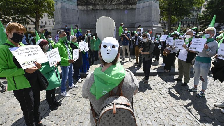 Après les applaudissements, les manifestations : le secteur du non-marchand se mobilise