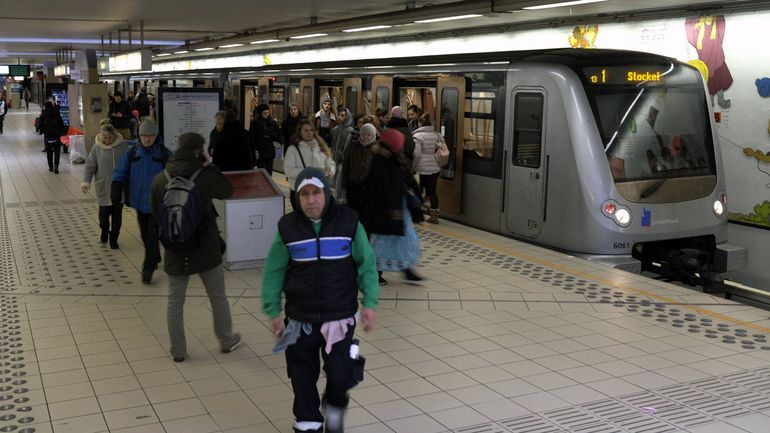 Rien ne sert de courir, c'est la STIB qui le dit : 157 personnes coincées entre les portes en 2018