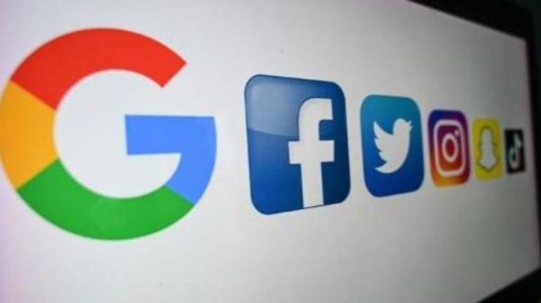Le gouvernement britannique lance un code de conduite visant Google et Facebook