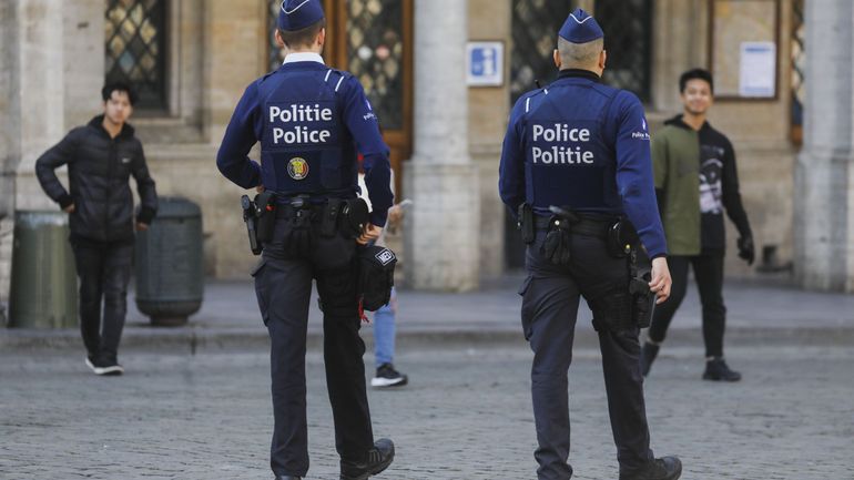 Coronavirus en Belgique : la police appelée pour gérer le flux de personnes sur la Grand-Place de Bruxelles