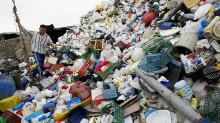Une proposition de loi pour interdire le plastique à usage unique approuvée en Commission