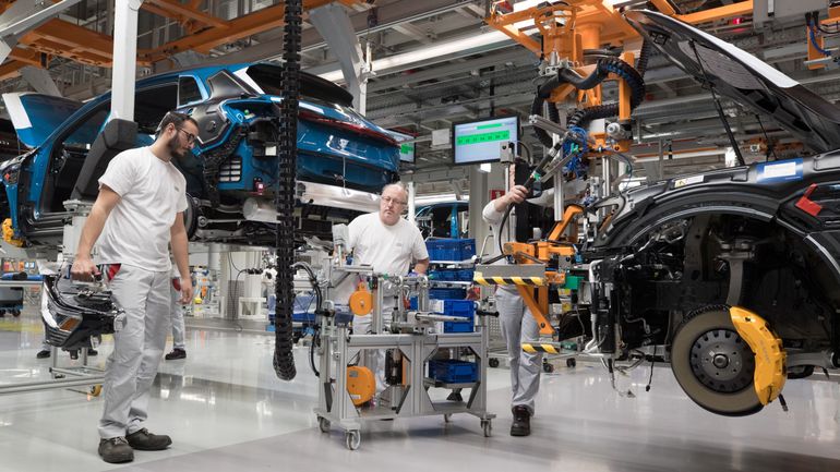 Un cluster détecté à l'usine Audi de Forest, la production partiellement suspendue