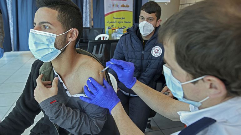 Coronavirus en Israël: des doses de vaccin 
