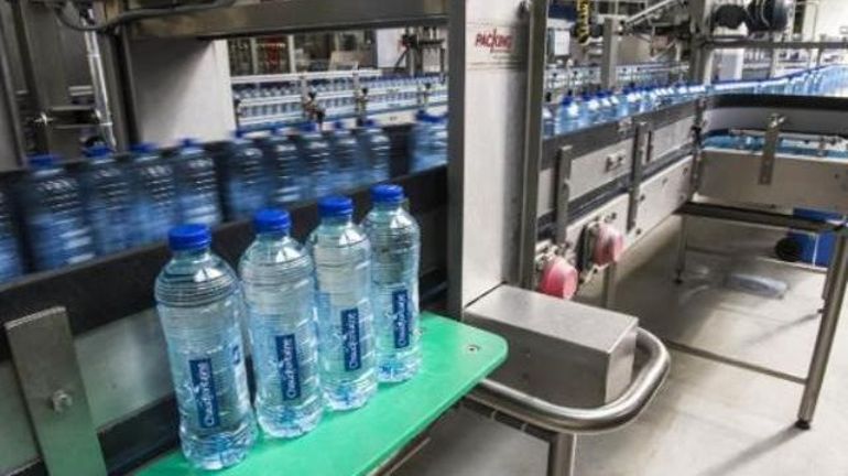 Une eau potable plus sûre réduira l'usage des bouteilles en plastique