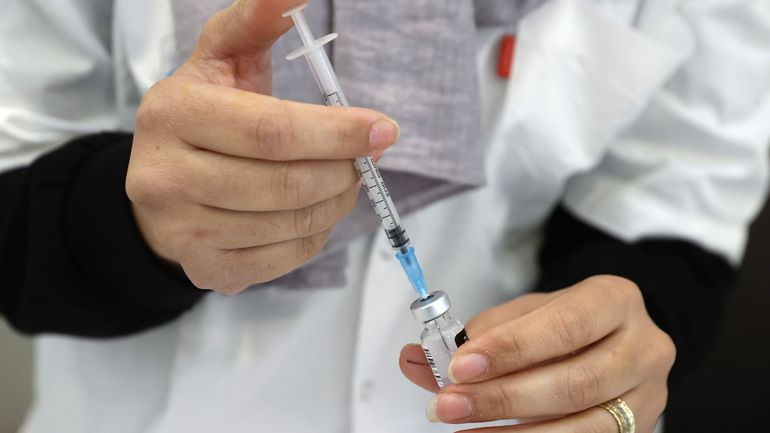 Le vaccin contre le covid-19 reste non obligatoire, malgré l'avis du Comité de bioéhtique