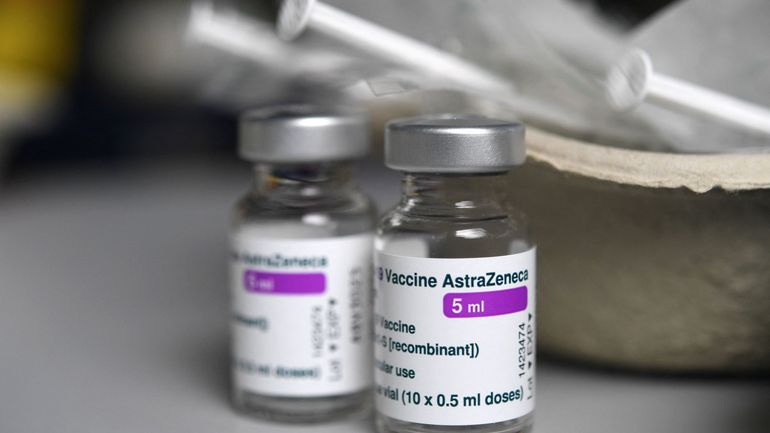 Vaccination en Italie : le Piémont suspend AstraZeneca après la mort d'un enseignant