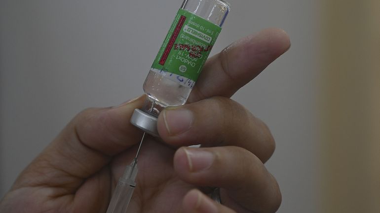 Doses de vaccin destinés aux pays pauvres bloqués en Inde : une mauvaise nouvelle pour tous