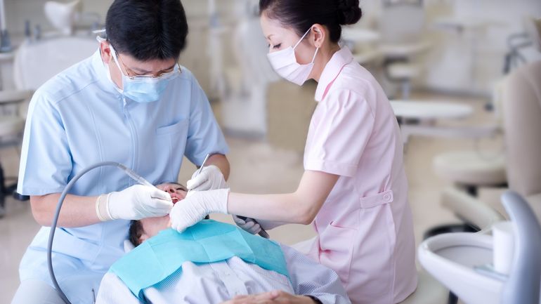 Coronavirus: les dentistes sont invités à reporter tous les soins non urgents