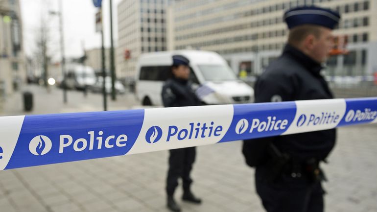 Enquête sur des trafics d'armes à feu en Belgique : 16 perquisitions, 374 armes et 12 véhicules saisis