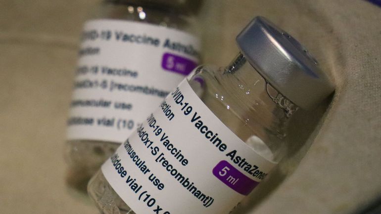 Coronavirus : le laboratoire AstraZeneca défend son vaccin après des essais rassurants