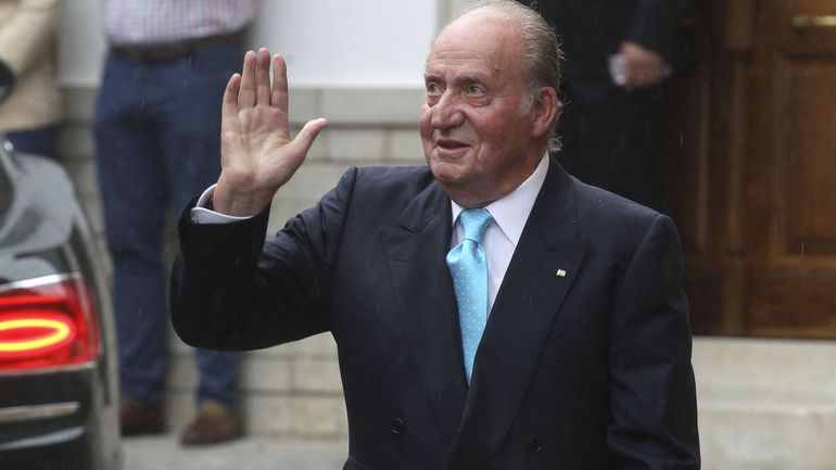 Espagne : soupçonné de corruption, l'ex-monarque Juan Carlos, soupçonné de corruption, quitte le pays
