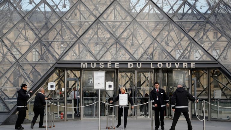 Coronavirus en France : le musée du Louvre et la mode à Paris redémarrent, mais l'affluence est pour plus tard