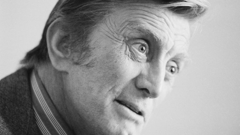 Kirk Douglas, dernier grand monstre sacré d'Hollywood, est mort à l'âge de 103 ans