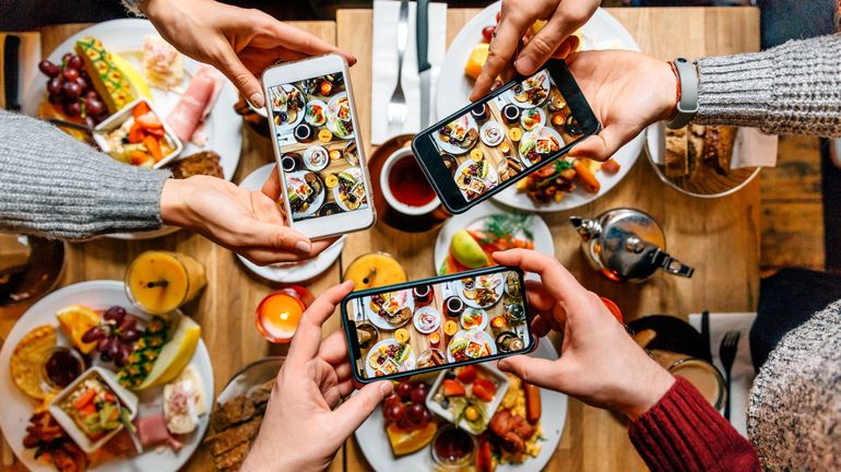 La Suisse n'exclut pas de rouvrir ses restaurants dans "quelques semaines"