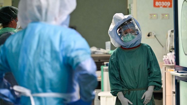 En Italie, parmi les 18.000 morts, une centaine de médecins ont été tués par le coronavirus