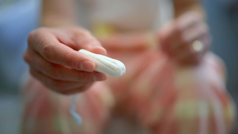 Lutte contre la précarité menstruelle en Grande-Bretagne : en route vers la fin de la taxe 