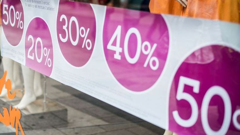 Deux jours après la réouverture, des promotions de 50, voire 70%: légal si près des soldes ?