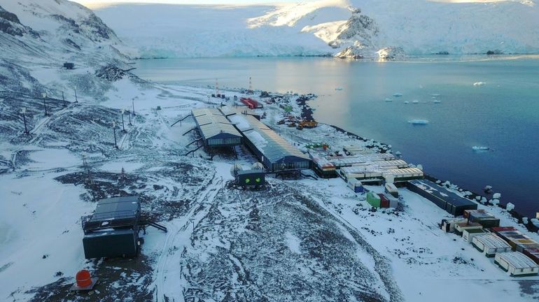 Antarctique: le Brésil inaugure sa nouvelle base de 4 500 m2, huit ans après un incendie ravageur