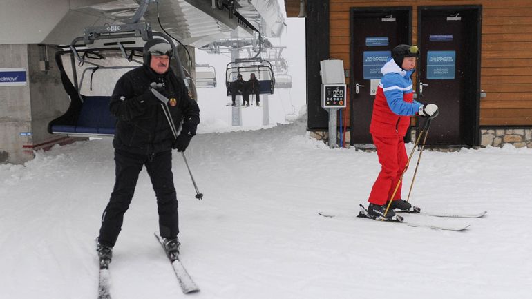 Tensions au Bélarus: Poutine et Loukachenko se croisent sur les pistes de ski