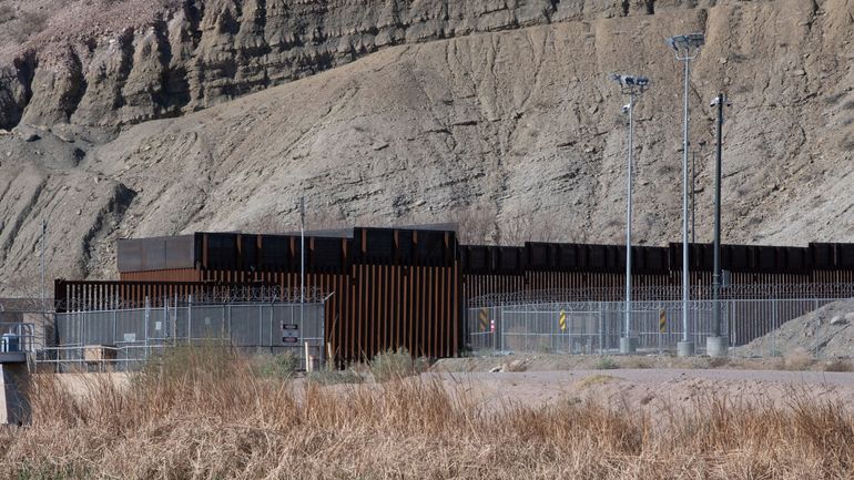 Deux fillettes jetées du haut d'un mur à la frontière Etats-Unis-Mexique