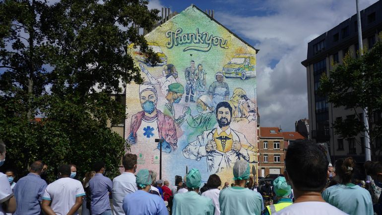 Coronavirus: inauguration d'une fresque en hommage aux soignants à Ixelles