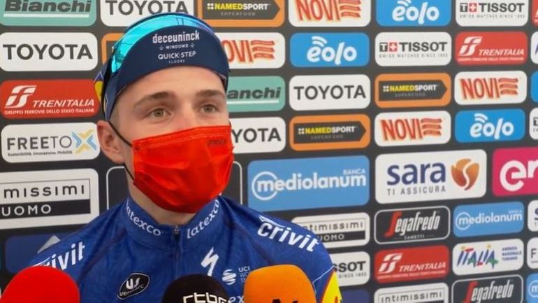 Un Remco Evenepoel fier, heureux et les larmes aux yeux après la 1ère étape du Giro