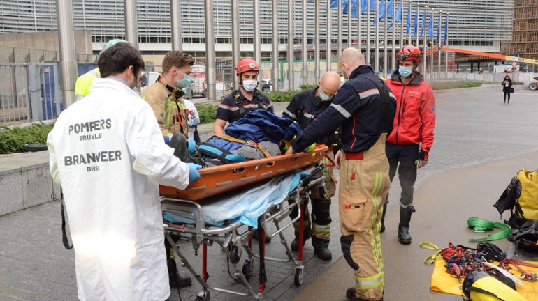 Bruxelles: Une unité spéciale des pompiers pour évacuer un ouvrier coincé dans le métro
