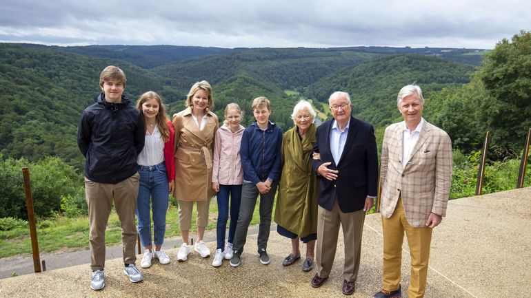 La famille royale se promène dans les environs de Bouillon pour soutenir le tourisme