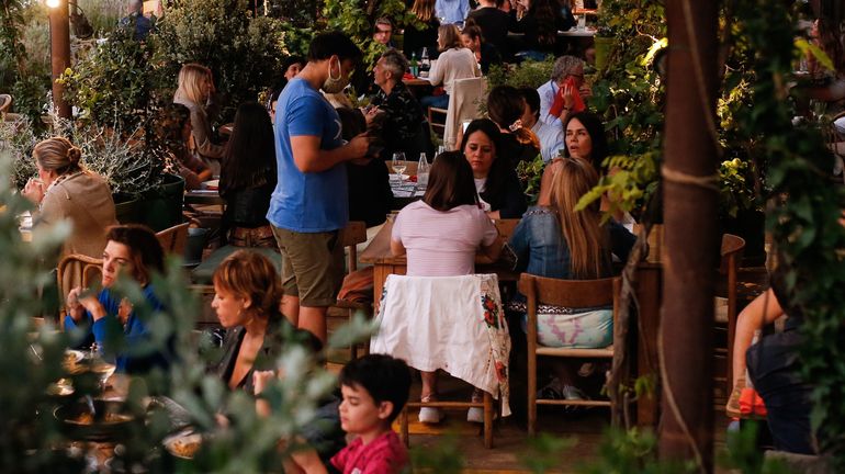 Coronavirus en Espagne: dès lundi, les restaurants pourront ouvrir leur salle