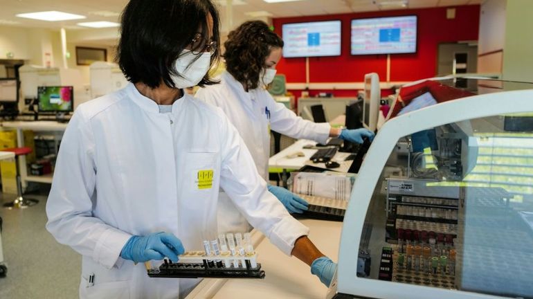 Coronavirus en France : dans l'ombre de l'épidémie, les biologistes multiplient les tests sérologiques