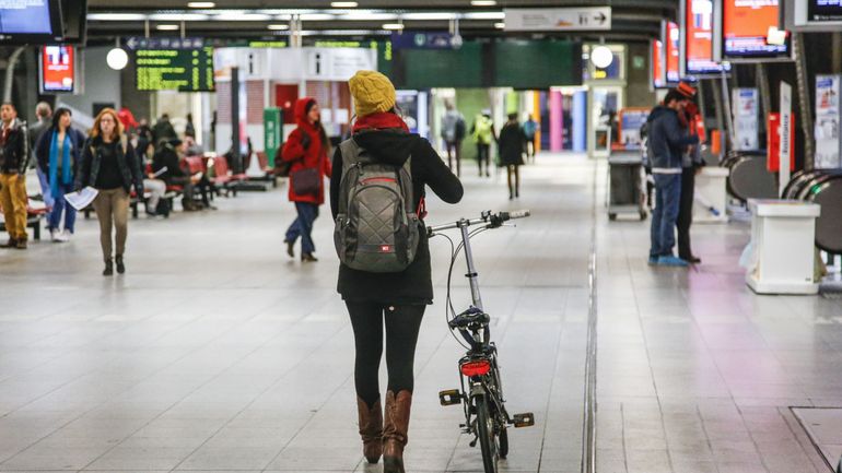 Deux fois plus de vélos dans les trains ces 10 dernières années : la SNCB veut adapter son offre aux deux roues