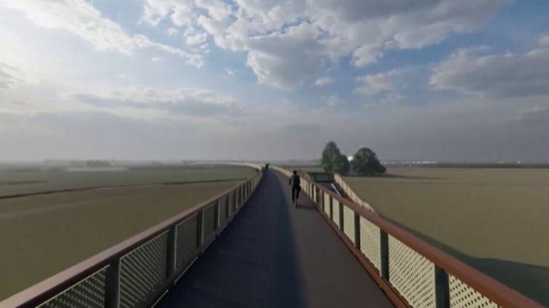 Les images du plus long pont cyclable d'Europe en construction dans le nord des Pays-Bas
