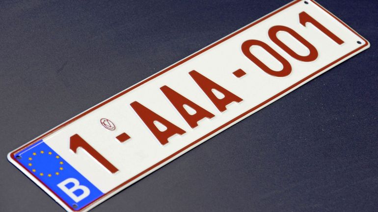 Les nouvelles plaques d'immatriculation débutant par '2' seront sur les routes fin janvier