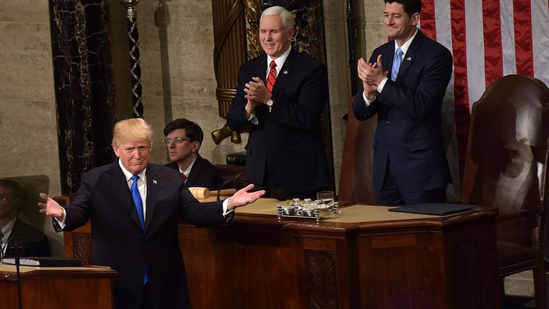 Discours sur l'état de l'Union: Donald Trump prône le "rassemblement" du pays et conserve Guantanamo