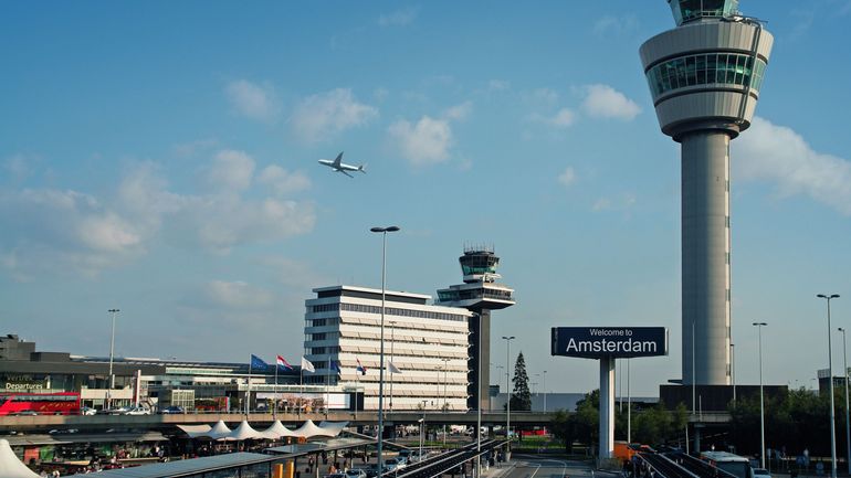 Coronavirus: les Pays-Bas suspendent les vols en provenance du Royaume-Uni jusqu'au 1er janvier
