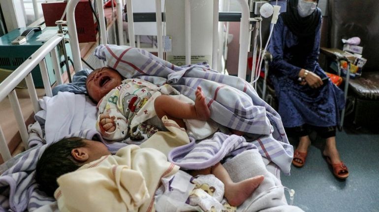 Afghanistan : après l'attaque contre une maternité, les talibans nient mais se disent prêts face aux forces afghanes