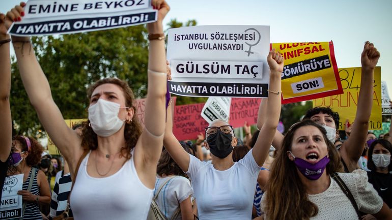 Turquie : manifestations monstres contre les violences envers les femmes