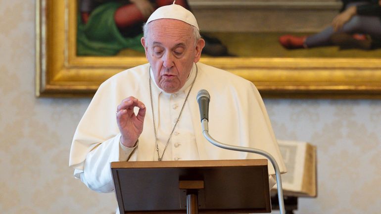 Le pape coupe dans les salaires des cardinaux et autres religieux du Vatican pour réduire les coûts