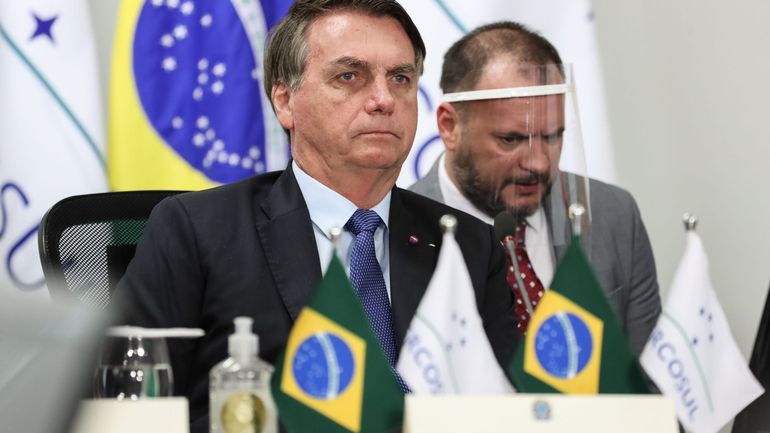 Coronavirus : soupçonné d'être malade, Bolsonaro se soumet à un test