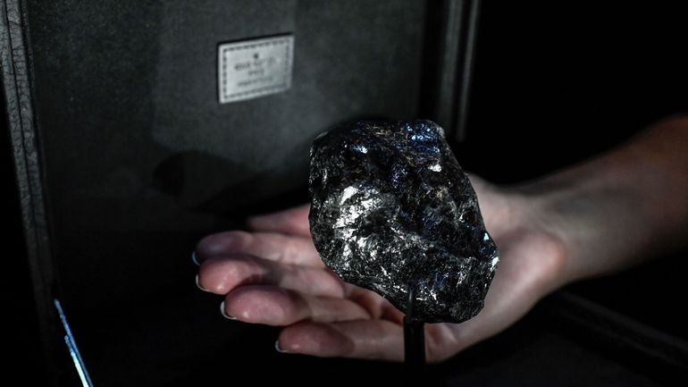 Sewelô: le deuxième plus gros diamant brut au monde qui sera taillé à Anvers est présenté à Paris