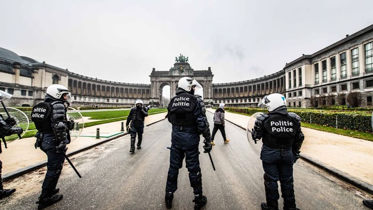 Une soixantaine d'arrestations lors des manifestations non-autorisées à Bruxelles contre les mesures Covid