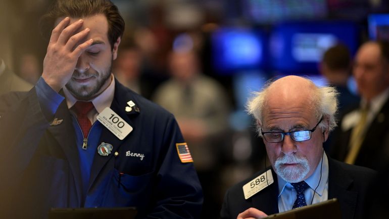 Bourse de New York: Wall Street replonge, les investisseurs craignent une pandémie
