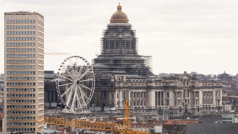 Des chaussures rouges au palais de justice pour dénoncer la hausse des féminicides en confinement