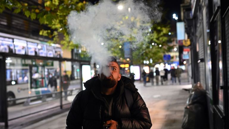 Italie : Milan va interdire de fumer aux arrêts de bus et dans plusieurs lieux publics dès le 1er janvier